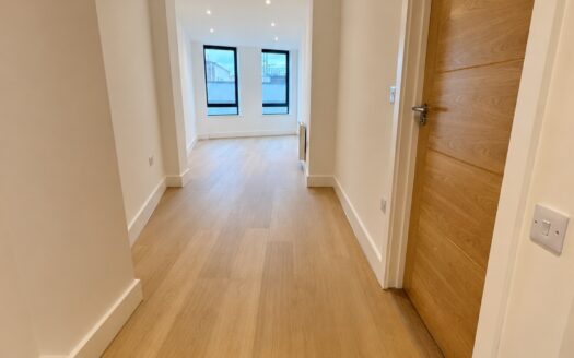 BRAND NEW 3-BEDROOM APARTMENT | QUEENS GATE | AVAILABLE AT £2,650 PCM