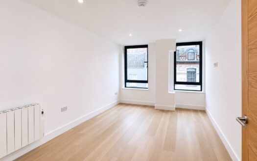 BRAND NEW 3-BEDROOM APARTMENT | QUEENS GATE | AVAILABLE AT £2,650 PCM
