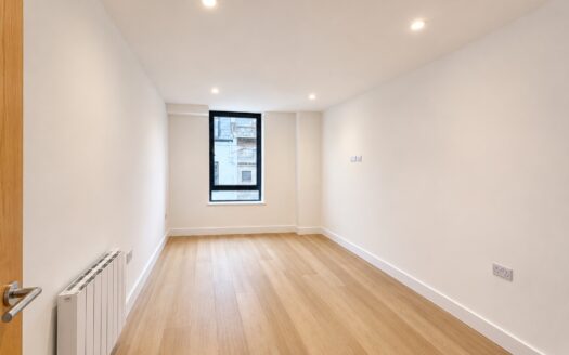 BRAND NEW 3-BEDROOM APARTMENT | QUEENS GATE | AVAILABLE AT £2,650 PCM